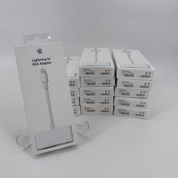New - Apple Lightning to VGA Adapter, MD825AM/A - Picture 1 of 3